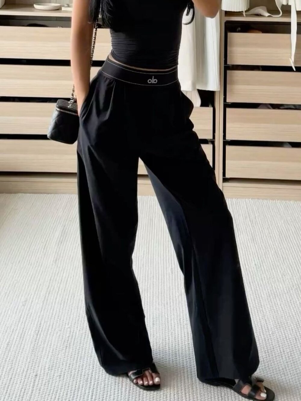 🏷NWT Alo Yoga Black⚫Loose-fitting Yoga Pants Inner seam length 30 inches
